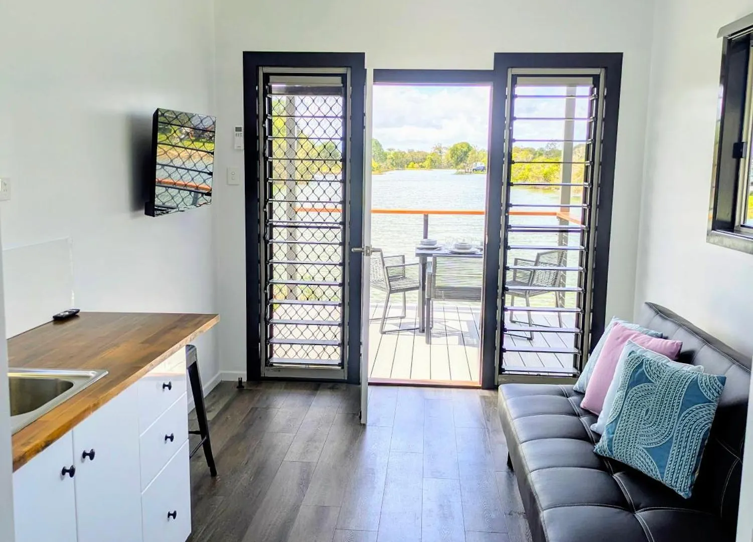 Trinity Islands Holiday Park - Cabin Accommodation Burrum Heads
